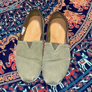 Army green and brown Toms